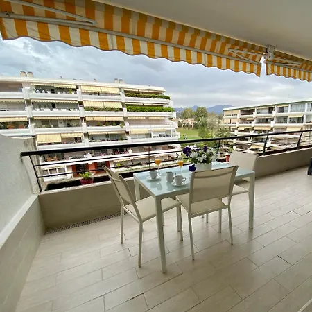 Con Vistas Y Terraza En Guadalmina Mad