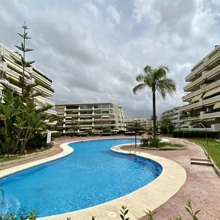 Con Vistas Y Terraza En Guadalmina Mad *