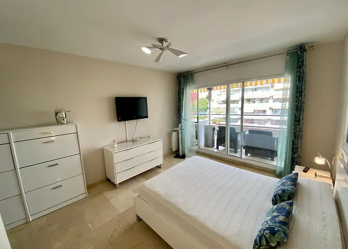Hb- Con Vistas Y Terraza En Guadalmina Apartament