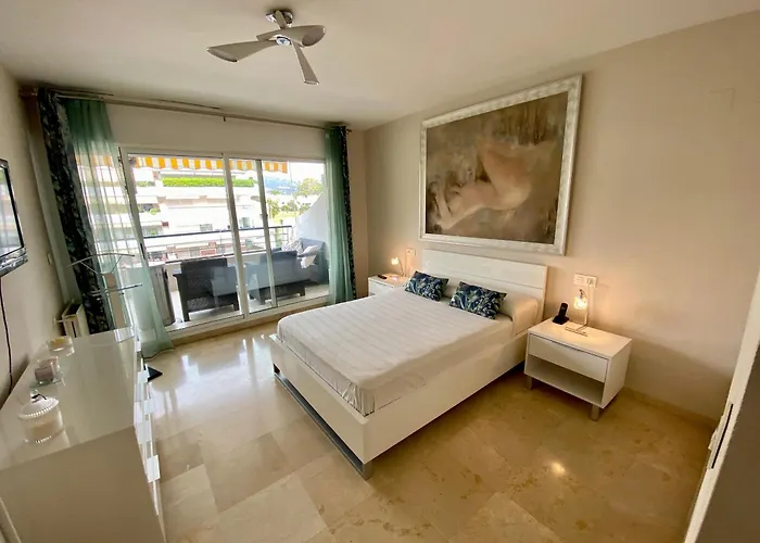 Hb- Con Vistas Y Terraza En Guadalmina Apartament *